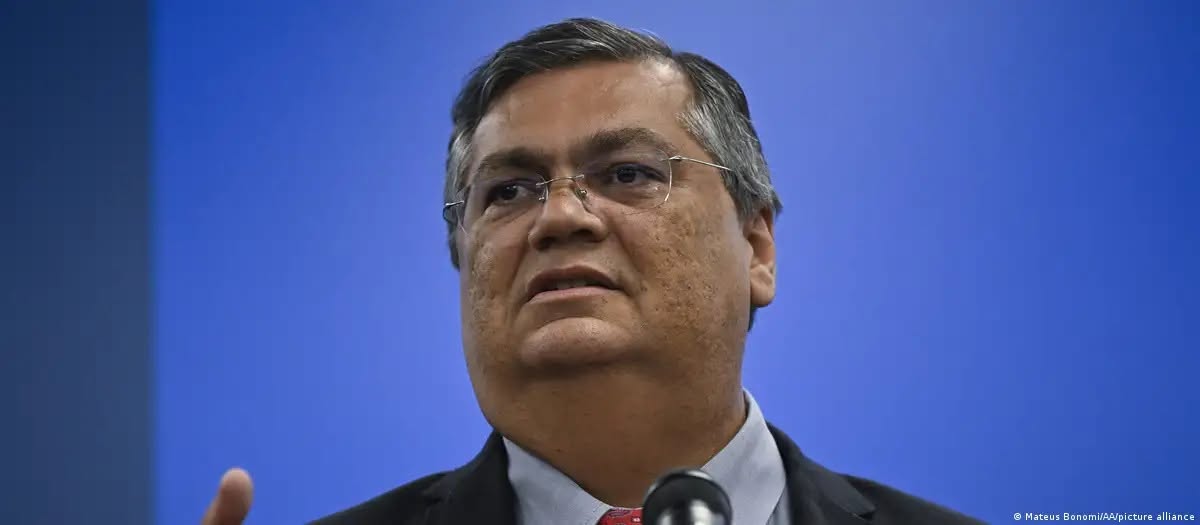 Flávio Dino reintegra Andrei Rodrigues à direção da PF