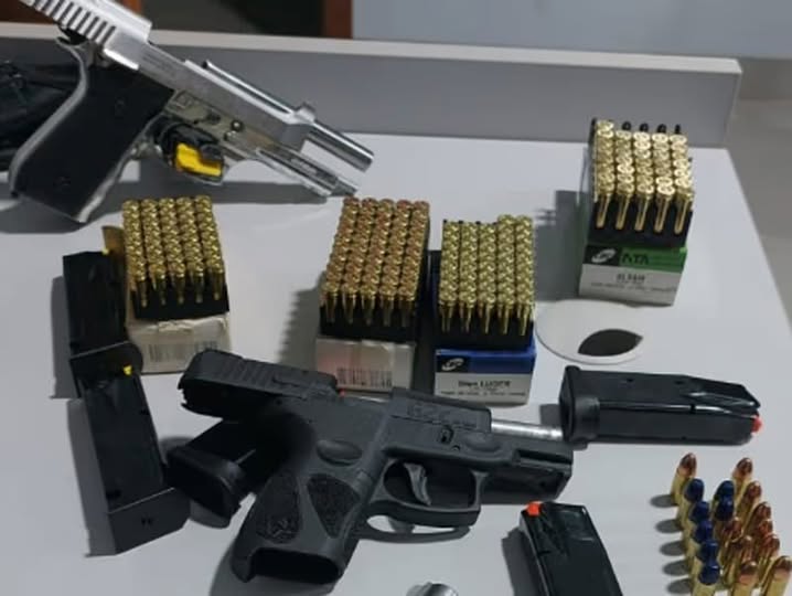 Homem é preso após ameaçar e agredir mulher em Juína; PM apreendeu três armas