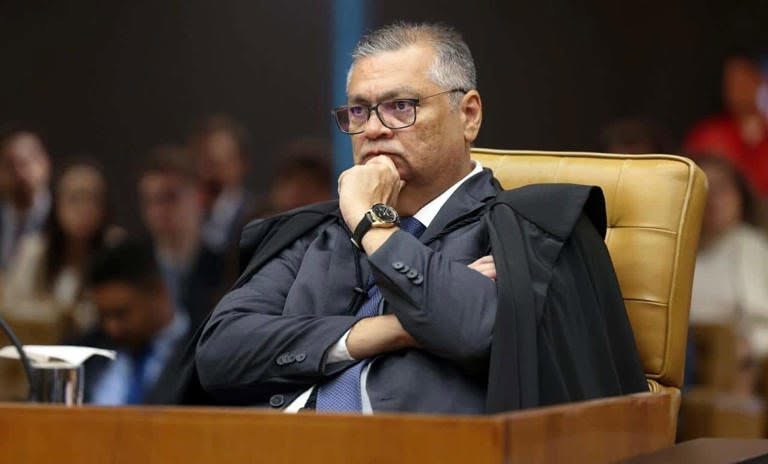 Flávio Dino toma nova decisão sobre julgamento de Moraes e Mendonça