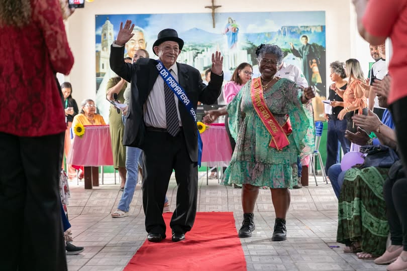 Alegria Sem Idade: Baile Celebra 26 Anos do CCI Padre Firmo e Coroa Realeza da Primavera
